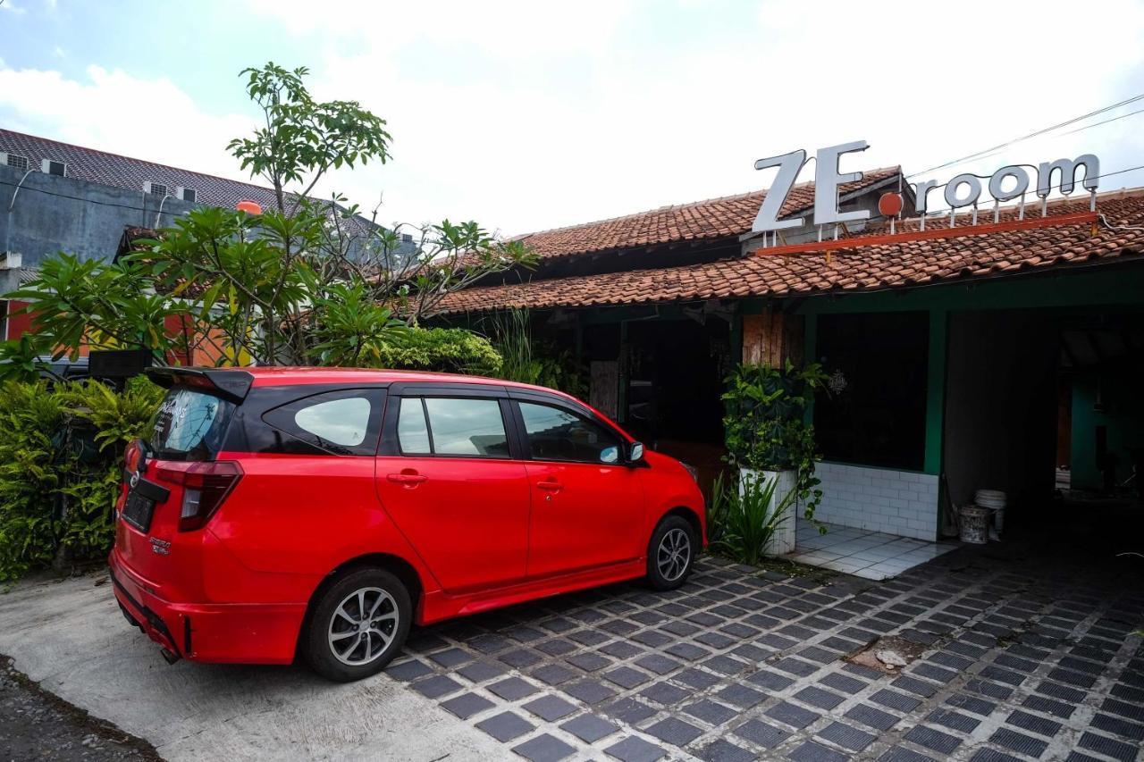 מלון Reddoorz Near Lotte Mart Maguwoharjo Yogyakarta מראה חיצוני תמונה