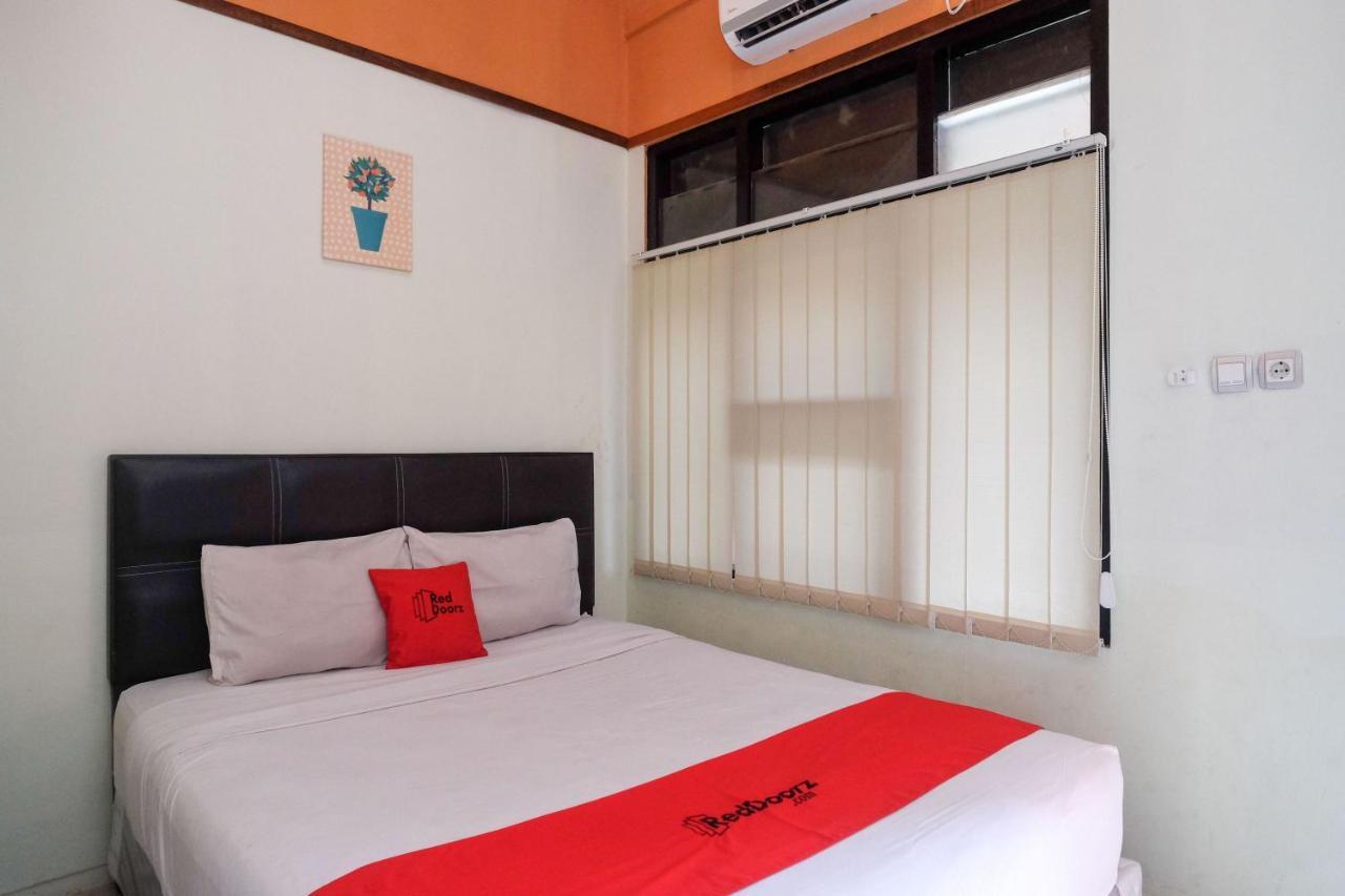 מלון Reddoorz Near Lotte Mart Maguwoharjo Yogyakarta מראה חיצוני תמונה