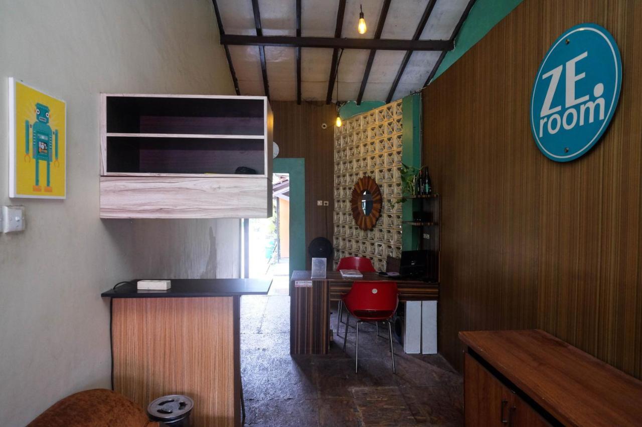 מלון Reddoorz Near Lotte Mart Maguwoharjo Yogyakarta מראה חיצוני תמונה