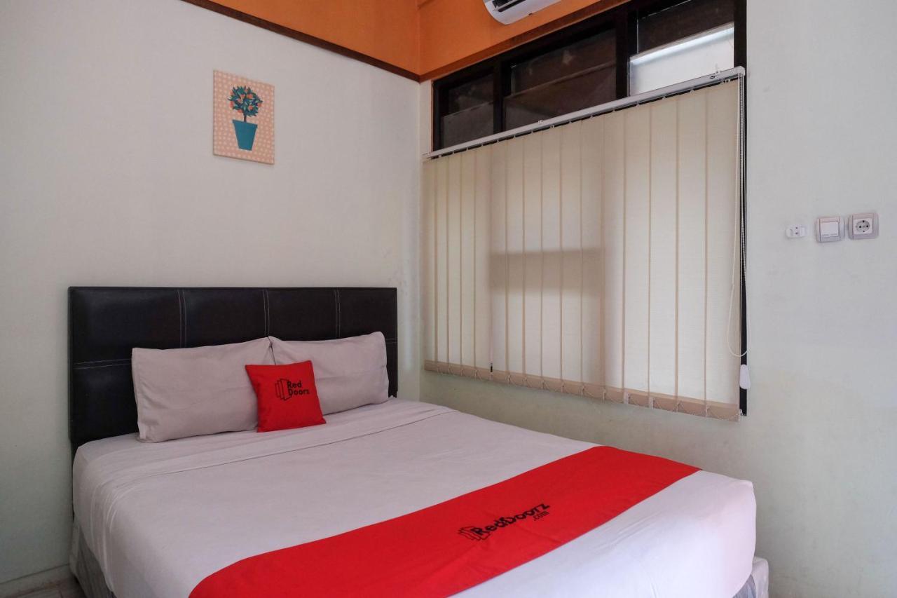 מלון Reddoorz Near Lotte Mart Maguwoharjo Yogyakarta מראה חיצוני תמונה