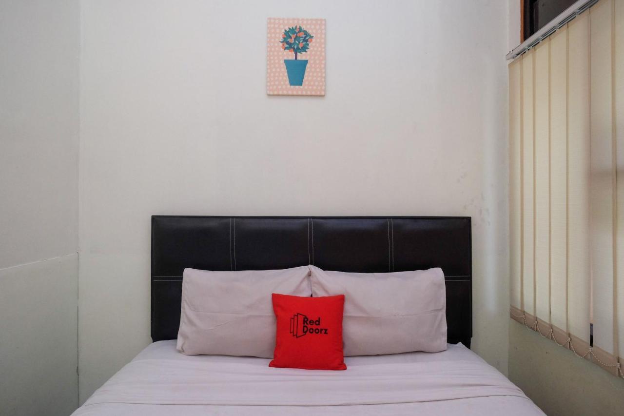 מלון Reddoorz Near Lotte Mart Maguwoharjo Yogyakarta מראה חיצוני תמונה