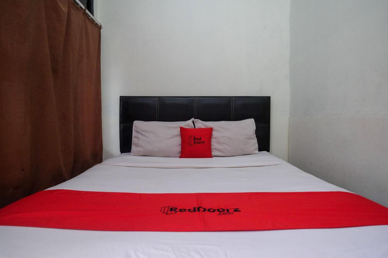 מלון Reddoorz Near Lotte Mart Maguwoharjo Yogyakarta מראה חיצוני תמונה