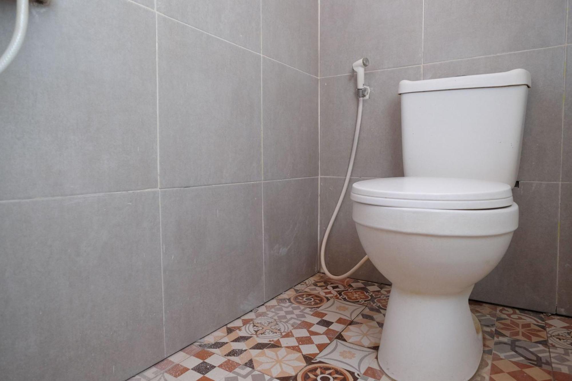 מלון Reddoorz Near Lotte Mart Maguwoharjo Yogyakarta חדר תמונה