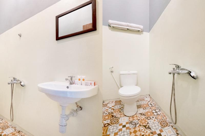 מלון Reddoorz Near Lotte Mart Maguwoharjo Yogyakarta מראה חיצוני תמונה
